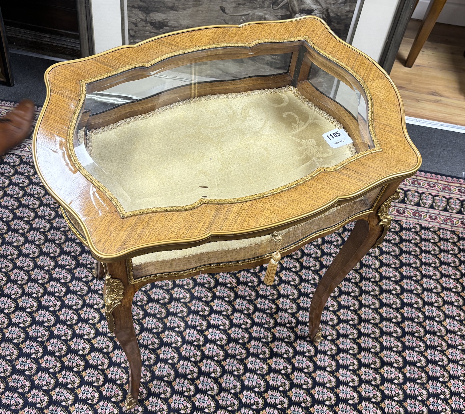A Louis XVI style kingwood display table, width 64cm, depth 45cm, height 80cm